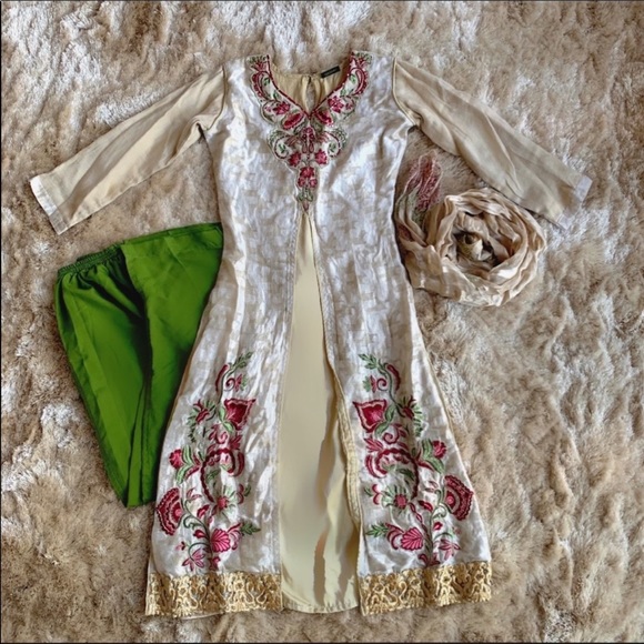💚 Pakistani 3 pc. Suit/ Outfit - Picture 7 of 10